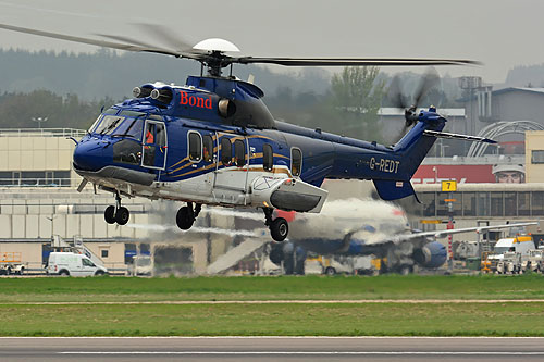 Hélicoptère EC225 G-REDT de BOND