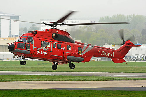 Hélicoptère AS332 SuperPuma G-REDK de BOND