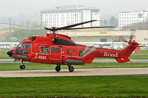 Hélicoptère AS332 SuperPuma G-REDK de BOND