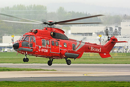 Hélicoptère AS332 SuperPuma G-REDN de BOND