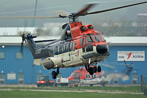 Hélicoptère AS332 SuperPuma C-CHCF de CHC 