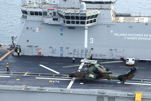 Hélicoptère Tigre espagnol à bord du LHD Juan Carlos