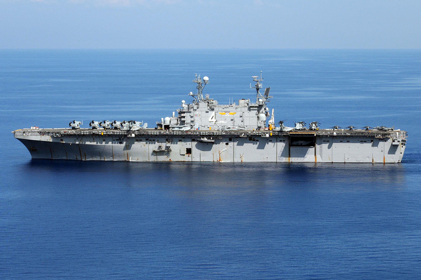 Porte-hélicoptères USS NASSAU (LHA4)