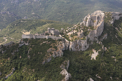 Le château de Peyrepertuse vu du ciel