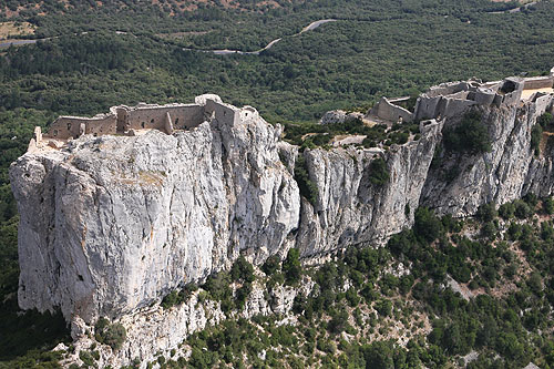 Le château de Peyrepertuse vu du ciel