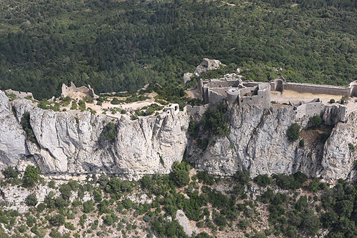 Le château de Peyrepertuse vu du ciel