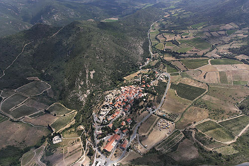 Vol au-dessus du village de Cucugnan