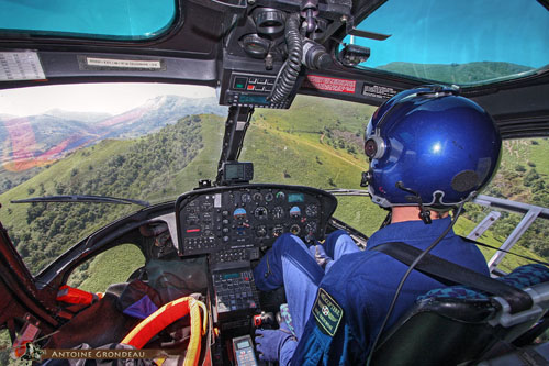 Hélicoptère AS350 B Ecureuil de la Gendarmerie Nationale française