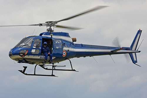 Hélicoptère AS350 B Ecureuil de la Gendarmerie Nationale française