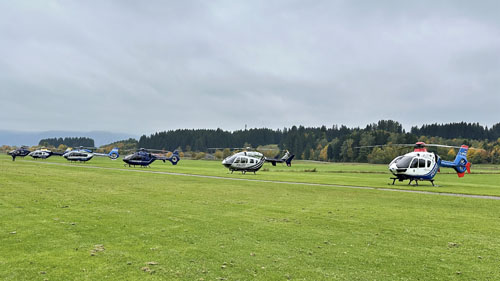 Alignement des hélicoptères sur le terrain de Füssen