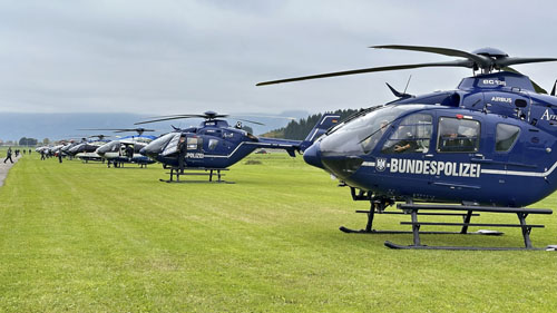 Alignement des hélicoptères sur le terrain de Füssen