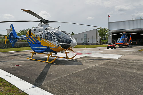 Hélicoptères EC135 N253MT Southeast Mississippi Air Ambulance et EC155 N911UF ShandsCair University of Florida Health, Gainesville