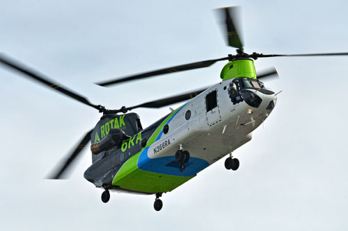 Hélicoptère bombardier d'eau CH47 Chinook N366RA de ROTAK HELICOPTER SERVICES