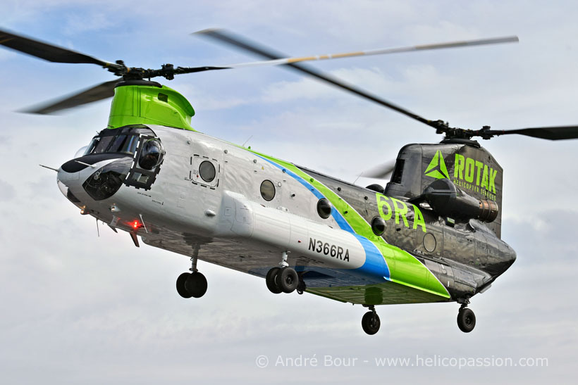 Hélicoptère bombardier d'eau CH47 Chinook N366RA de ROTAK HELICOPTER SERVICES