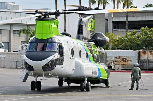 Hélicoptère bombardier d'eau CH47 Chinook N366RA de ROTAK HELICOPTER SERVICES