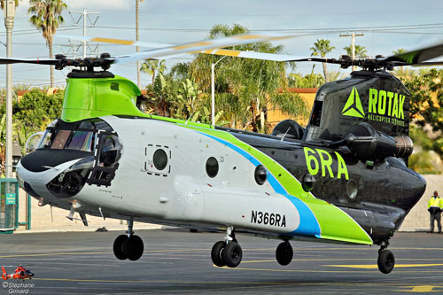 Hélicoptère bombardier d'eau CH47 Chinook N366RA de ROTAK HELICOPTER SERVICES