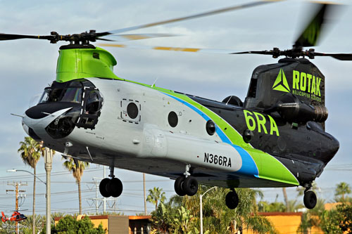 Hélicoptère bombardier d'eau CH47 Chinook N366RA de ROTAK HELICOPTER SERVICES