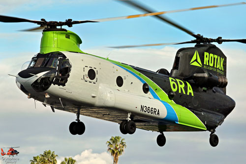 Hélicoptère bombardier d'eau CH47 Chinook N366RA de ROTAK HELICOPTER SERVICES