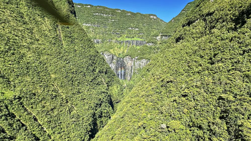 Survol du Trou de Fer à l'île de La Réunion