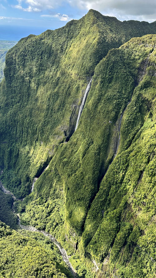 Survol de la cascade Blanche à l'île de La Réunion