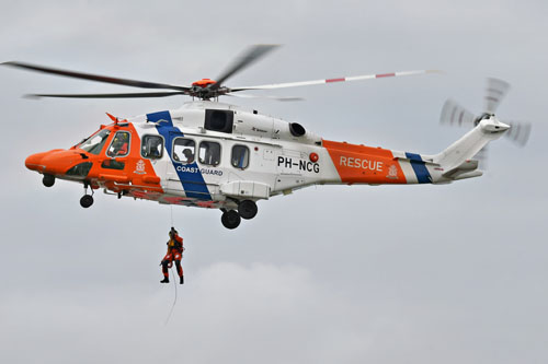 Hélitreuillage à bord d'un navire des Gardes Côtes