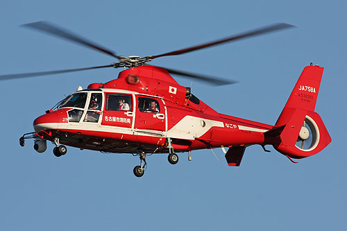 Hélicoptère AS365 Dauphin des pompiers japonais (JA758A)