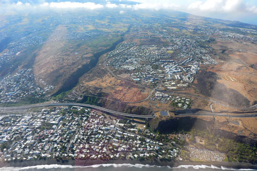 Vol au-dessus de l'île de La Réunion en hélicoptère