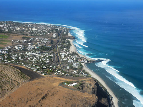 Vol au-dessus de l'île de La Réunion en hélicoptère