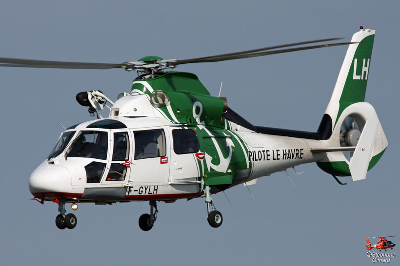 French harbor pilots Dauphin helicopter