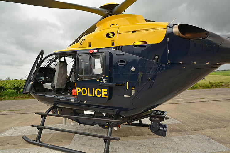 Hélicoptère EC135 G-EMID Police