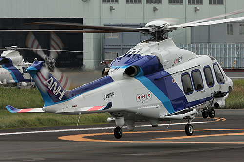 Hélicoptère AW139 JA91NH d'ANH