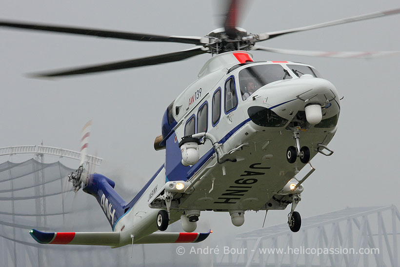 Hélicoptère AW139 JA91NH d'ANH