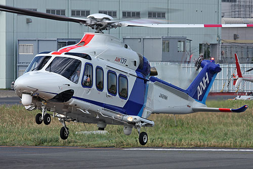 Hélicoptère AW139 JA91NH d'ANH