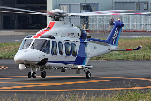 Hélicoptère AW139 JA91NH d'ANH