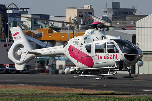 Hélicoptère JA01EX EC135 T2 de TV ASAHI 