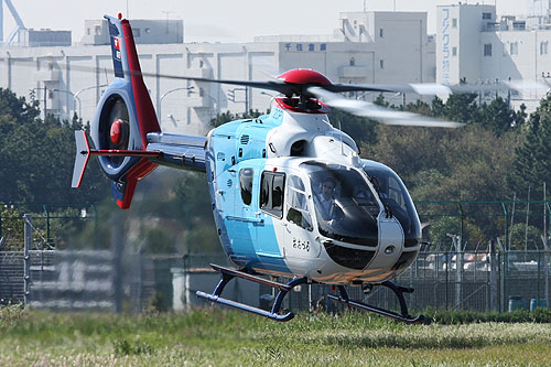 Hélicoptère EC135 P2 JA02CP de Chunichi Press