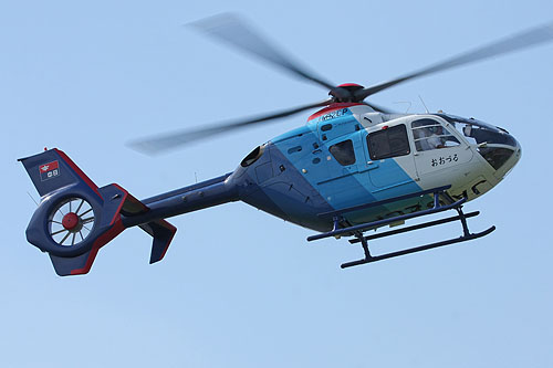 Hélicoptère EC135 P2 JA02CP de Chunichi Press