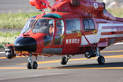 Hélicoptère AS365 Dauphin des pompiers