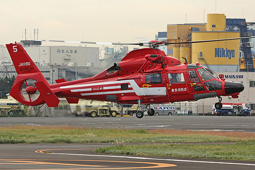 Hélicoptère AS365 Dauphin des pompiers