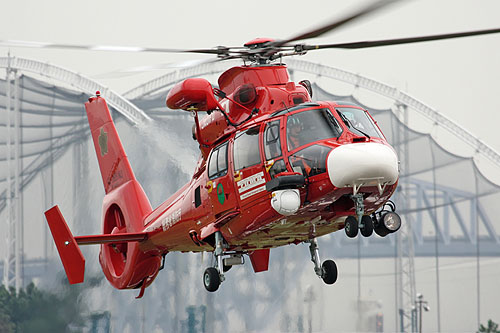 Hélicoptère AS365 Dauphin des pompiers