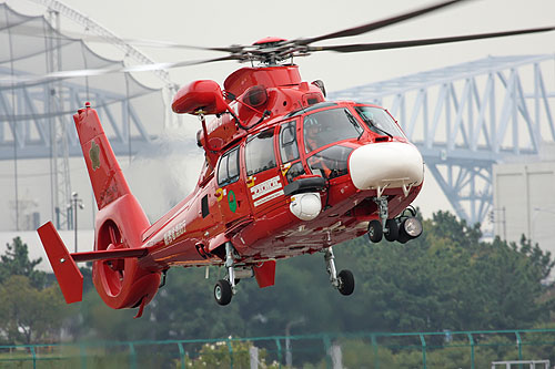 Hélicoptère AS365 Dauphin des pompiers