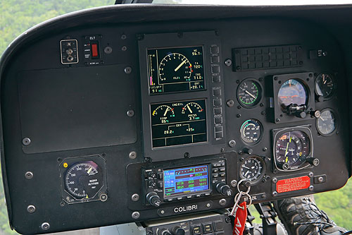 Le cockpit d'un hélicoptère EC120 Colibri