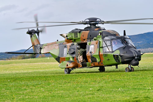Retour de mission de l'hélicoptère NH90 Caïman EAQ