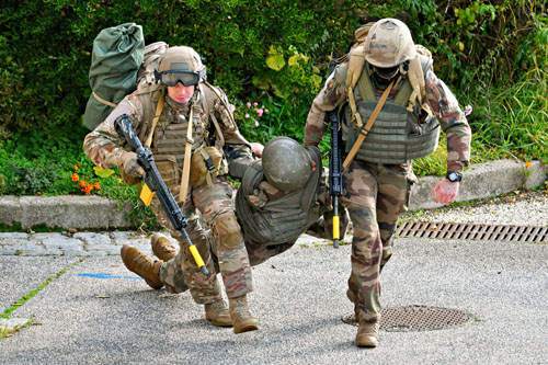 Premiers blessés suite à l'accrochage avec les forces ennemies