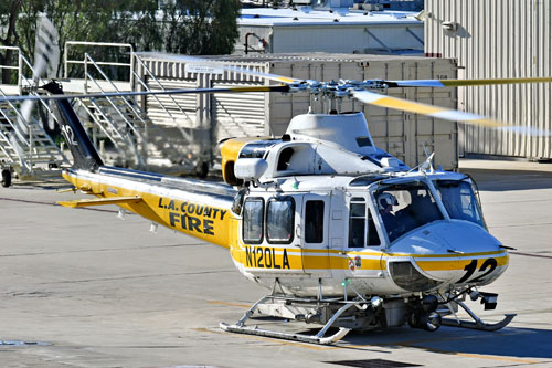 Hélicoptère Bell 412 du Los Angeles County Fire Department, à Whiteman Airport, Californie, USA