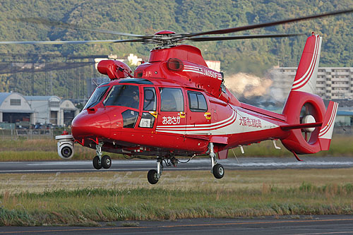 Hélicoptère AS365 N3 Dauphin des pompiers japonais