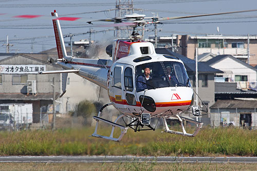 Hélicoptère AS350 B3 Ecureuil d'AERO ASAHI