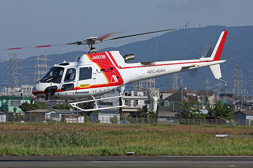 Hélicoptère AS350 B3 Ecureuil d'AERO ASAHI