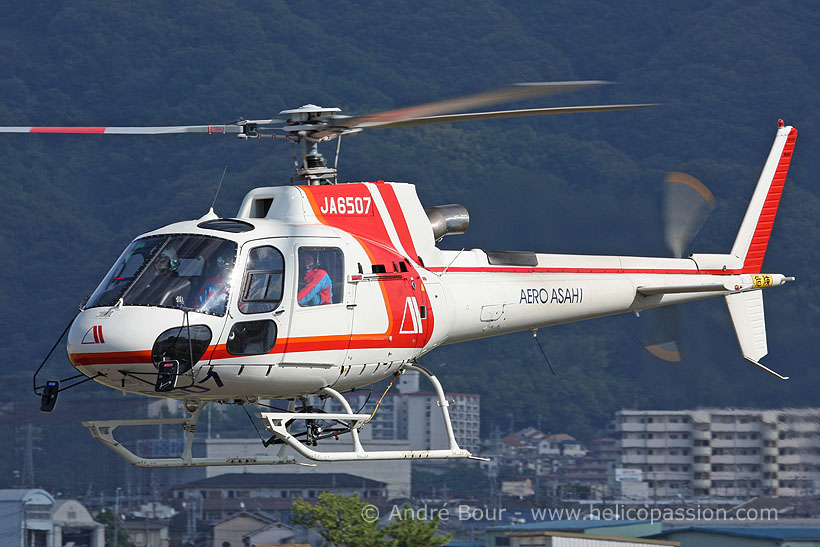 Hélicoptère AS350 B3 Ecureuil d'AERO ASAHI